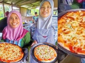 Menarik Perhatian! Kedua Istri dari Pria Ini Akur Jualan Pizza Bersama Menarik Perhatian! Kedua Istri dari Pria Ini Akur Jualan Pizza Bersama