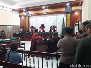 2 Santri Senior Penganiaya Bintang hingga Tewas Divonis 15 Tahun Penjara 2 Santri Senior Penganiaya Bintang hingga Tewas Divonis 15 Tahun Penjara