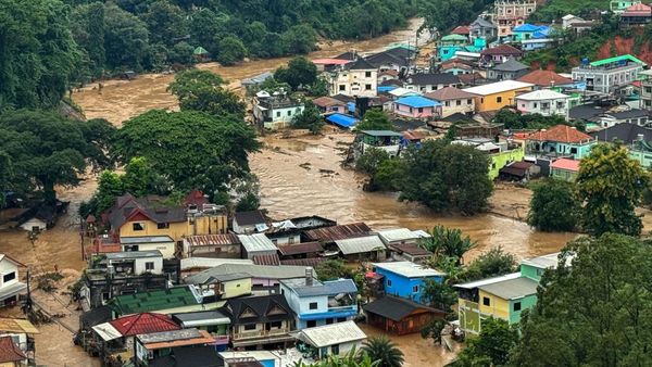 Foto Udara Banjir Parah di Thailand Akibat Topan Yagi