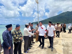 Gubernur Ansar Kunker ke Natuna, Tinjau Proyek Infrastruktur-Salurkan Bansos