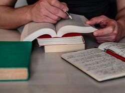 Hari Literasi Internasional 2025: Tema dan Cara Merayakannya