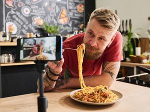 Ini Ciri-ciri Influencer Makanan Abal-abal Saat Review Tempat Makan