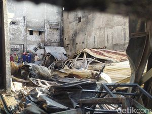 Kebakaran di Jalan AP Pettarani Makassar, 3 Rumah-2 Pikap Hangus