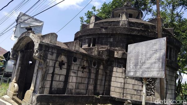 Potret Makam Van Beck yang Bergaya Eropa di Cigugur Kuningan