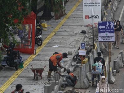 Melihat Progres Proyek Jalur Pedestrian Rasuna Said Jaksel
