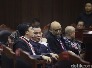 MK Tolak Gugatan Novel Baswedan Soal Batas Usia Capim KPK MK Tolak Gugatan Novel Baswedan Soal Batas Usia Capim KPK
