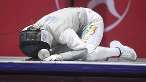 Sujud Syukur Atlet Anggar Saat Berhasil Raih Emas PON XXI