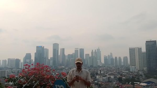 Potret Tanjakan 13, Suguhkan Pemandangan Gedung Pencakar Langit Jakarta