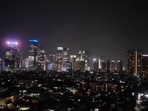 Menikmati Pemandangan Pencakar Langit Jakarta dari Tanjakan 13