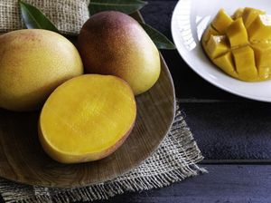 Gampang Banget! Begini Tips Mudah Kupas Mangga yang Praktis Gampang Banget! Begini Tips Mudah Kupas Mangga yang Praktis