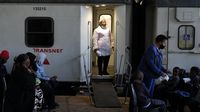 Kereta Jadi Klinik di Afsel, Warga Bisa Periksa Mata Gratis