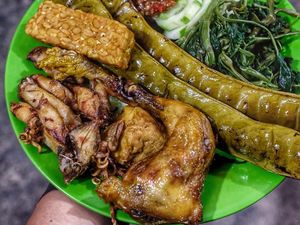Huhah! 10 Tempat Makan dengan Sambal yang Bikin Berkeringat Huhah! 10 Tempat Makan dengan Sambal yang Bikin Berkeringat