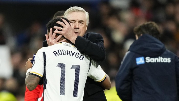 Carlo Ancelotti head coach of Real Madrid congratulations to Rodrygo Goes right winger of Real Madrid and Brazil after scoring his sides first goal during the LaLiga EA Sports match between Real Madrid CF and Girona FC at Estadio Santiago Bernabeu on February 10, 2024 in Madrid, Spain.  (Photo by Jose Breton/Pics Action/NurPhoto via Getty Images)