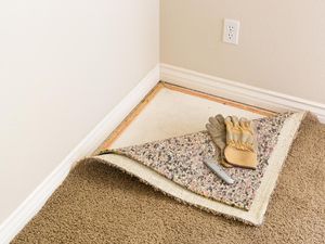 Langkah-langkah Pasang Karpet Sendiri, Anti Geser!