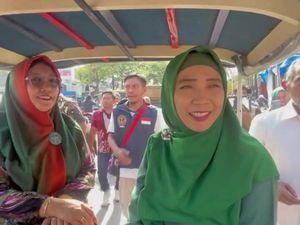 Sapa Warga Lombok Timur, Rohmi Keliling Selong Naik Cidomo Sapa Warga Lombok Timur, Rohmi Keliling Selong Naik Cidomo