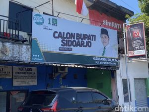 PKB Sidoarjo Turunkan Baliho Subandi yang Masih Pakai Logo Partai PKB Sidoarjo Turunkan Baliho Subandi yang Masih Pakai Logo Partai