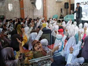 Festival Maulid Nabi Selama 20 Jam Pecahkan Rekor MURI Festival Maulid Nabi Selama 20 Jam Pecahkan Rekor MURI