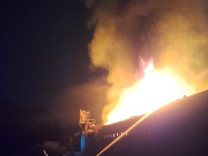 Gudang Elpiji di Tangerang Kebakaran, Api Menjalar ke Kontrakan Warga Gudang Elpiji di Tangerang Kebakaran, Api Menjalar ke Kontrakan Warga