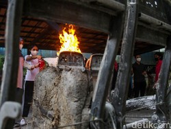 Memadamkan Si Jago Merah, Salah Satu Tugas Pramugari yang Krusial