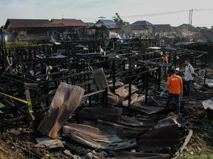 Kebakaran Hanguskan Rumah-Kosan di Palangka Raya Kebakaran Hanguskan Rumah-Kosan di Palangka Raya