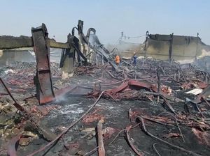 Penyebab Terbakarnya Pabrik Plastik di Gresik Gegara Ada yang Bakar Ilalang Penyebab Terbakarnya Pabrik Plastik di Gresik Gegara Ada yang Bakar Ilalang
