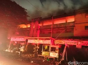 Kebakaran Pasar Comboran Malang Hanguskan Belasan Mobil