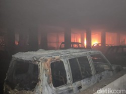 Kebakaran di Pasar Baru Comboran Kota Malang, Belasan Mobil Ikut Terbakar