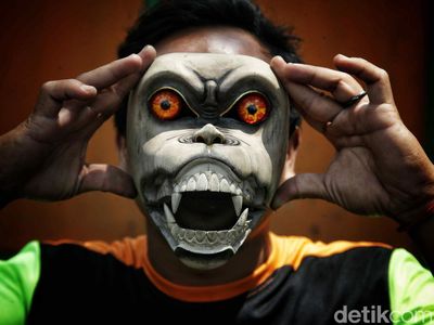 Keren! Limbah Kayu Disulap Jadi Topeng