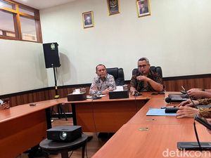 PNS Mojokerto yang Digerebek Bugil Bareng PIL Akhirnya Dipecat PNS Mojokerto yang Digerebek Bugil Bareng PIL Akhirnya Dipecat