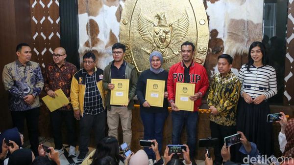 KPU Sahkan Berkas 3 Paslon Pilgub Jakarta