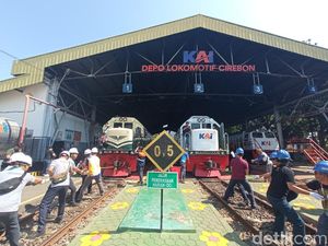 Melihat Keseruan Lomba Tarik Sepur Meriahkan HUT ke-79 KAI di Cirebon Melihat Keseruan Lomba Tarik Sepur Meriahkan HUT ke-79 KAI di Cirebon