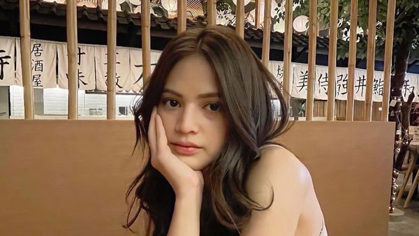 8 Potret Maudy Effrosina, Artis Cantik Digosipkan Dekat Dengan Fadly Faisal