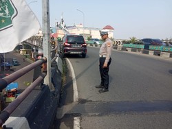 Mobil Nyaris Jatuh dari Flyover Ciputat Diduga karena Pengemudi Ngantuk