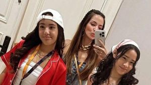 7 Foto Nia Ramadhani & Mikhayla Nonton Konser Bruno Mars, Anak Rasa Bestie