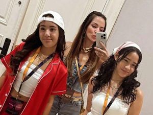 7 Foto Nia Ramadhani & Mikhayla Nonton Konser Bruno Mars, Anak Rasa Bestie