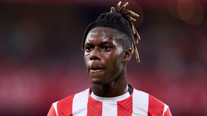 BILBAO, SPAIN - AUGUST 31: Nico Williams of Athletic Club looks on during the LaLiga match between Athletic Club and Atletico de Madrid  at Estadio de San Mames on August 31, 2024 in Bilbao, Spain. (Photo by Juan Manuel Serrano Arce/Getty Images)