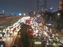 Penampakan Kepadatan Tol Dalam Kota Malam Ini