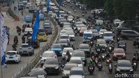 Penampakan Macet di Jalan KH Abdullah Syafei Jelang Long Weekend