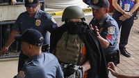 Pendeta Filipina Pakai Helm-Rompi Anti Peluru Saat Diadili Soal Perdagangan Seks