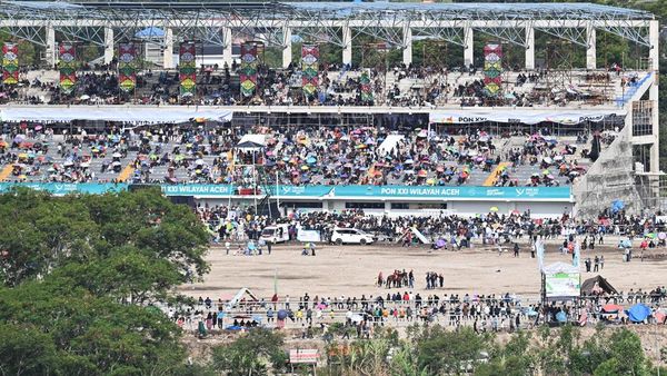 Penonton Pacuan Kuda PON XXI Membludak
