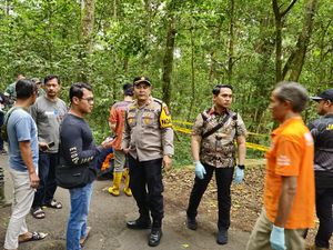 Diduga Dibunuh, Ini Ciri-ciri Mayat Wanita Kemeja Pink di Hutan Mojokerto Diduga Dibunuh, Ini Ciri-ciri Mayat Wanita Kemeja Pink di Hutan Mojokerto