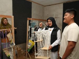 Emak-emak Banyuwangi Raup Cuan Ratusan Juta dari Kerajinan Makrame Emak-emak Banyuwangi Raup Cuan Ratusan Juta dari Kerajinan Makrame
