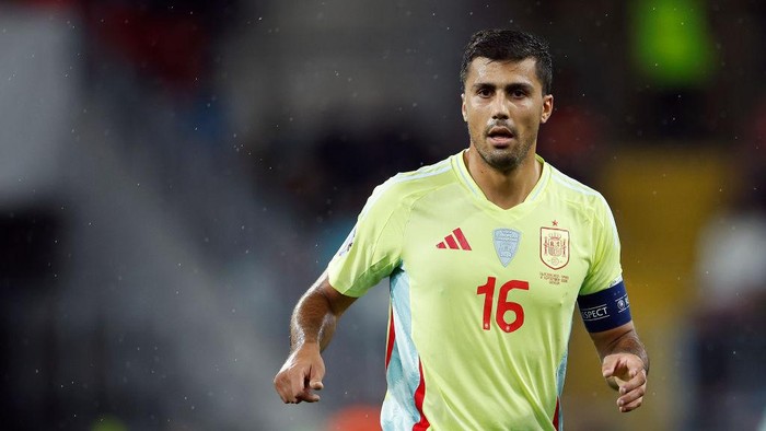 GENEVA, SWITZERLAND - SEPTEMBER 8: Rodri of Spain  during the  UEFA Nations league match between Switzerland  v Spain at the Stade de Geneve on September 8, 2024 in Geneva Switzerland (Photo by Rico Brouwer/Soccrates/Getty Images)