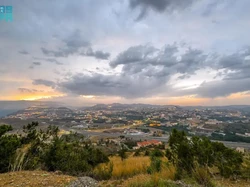 Saudi Perpanjang Peringatan Badai Petir, Makkah Diprediksi Angin Kencang