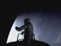 Momen Bersejarah Manusia Rp 29 Triliun Spacewalk di Antariksa