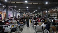 Suasana Stasiun Pasar Senen Jelang Long Weekend