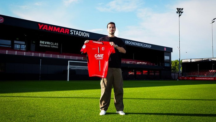 Bintang Timnas Indonesia, Thom Haye, resmi bergabung ke klub Belanda Almere City. Pemain 29 tahun itu tiba dengan status bebas transfer.