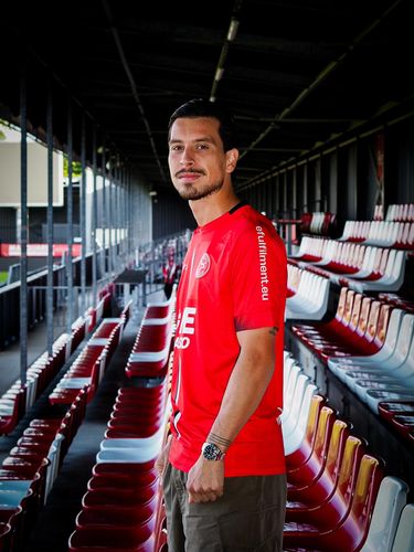 Bintang Timnas Indonesia, Thom Haye, resmi bergabung ke klub Belanda Almere City pada 13 September 2024. Pemain 29 tahun itu datang dengan status bebas transfer.