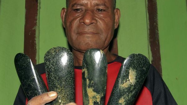 Tomaku, Batu Berharga yang Jadi Alat Bayar Pernikahan Suku Sentani