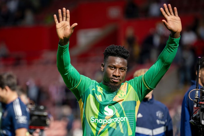 SOUTHAMPTON, ENGLAND - SEPTEMBER 14: Andre Onana of Manchester United acknowledges fans following the Premier League match between Southampton FC and Manchester United FC at St Marys Stadium on September 14, 2024 in Southampton, England. (Photo by Ash Donelon/Manchester United via Getty Images)